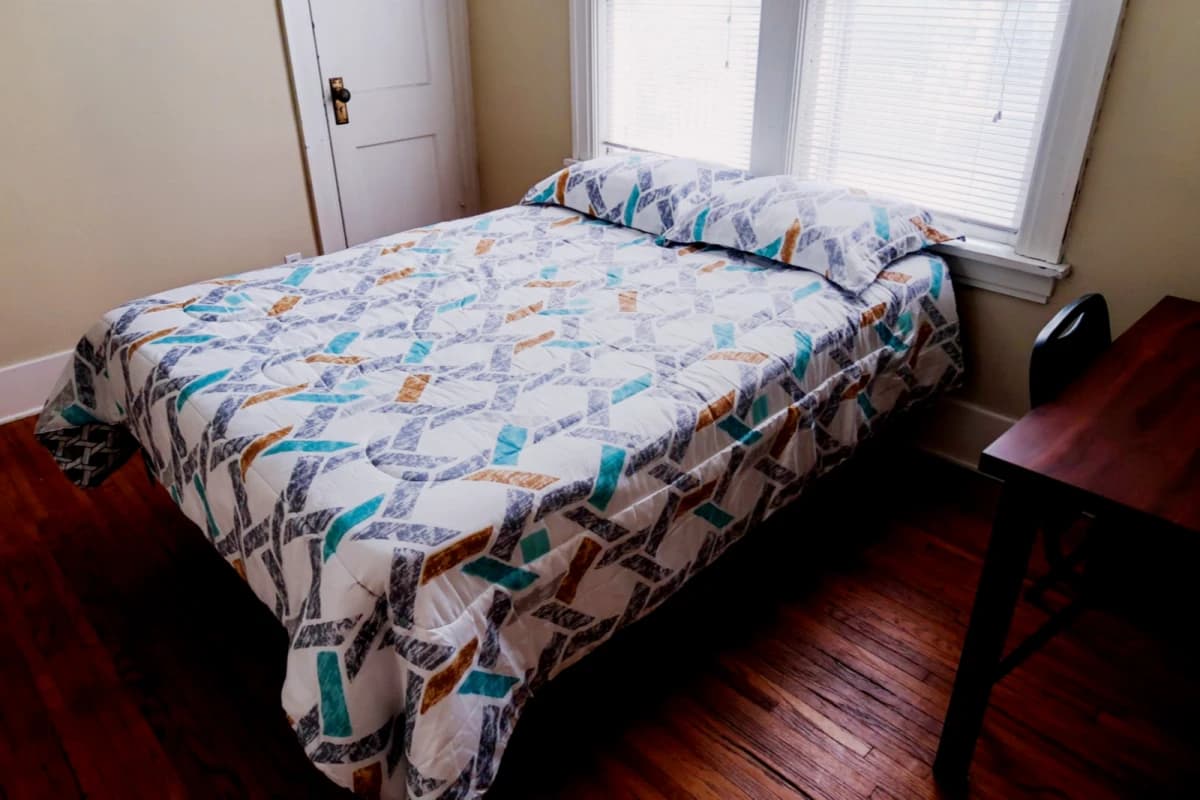 2Bedrooms, 1Bathrooms