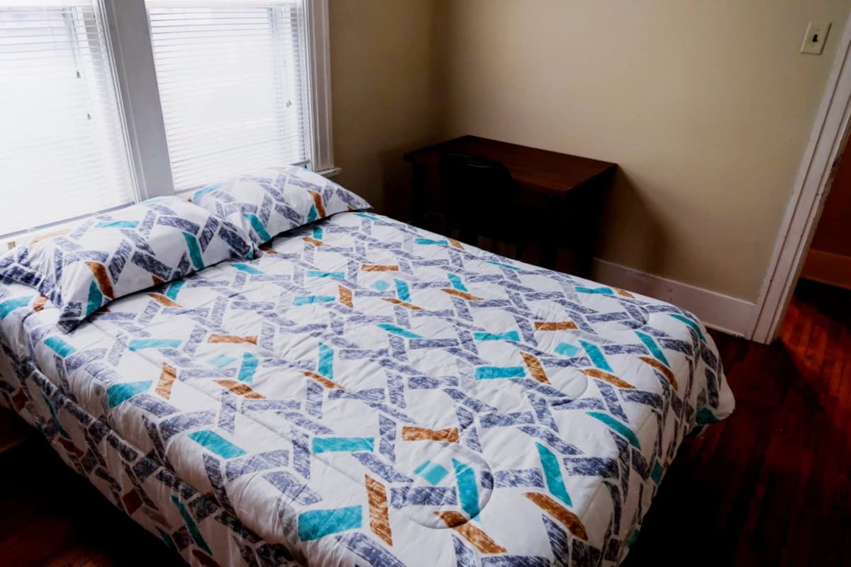 2Bedrooms, 1Bathrooms