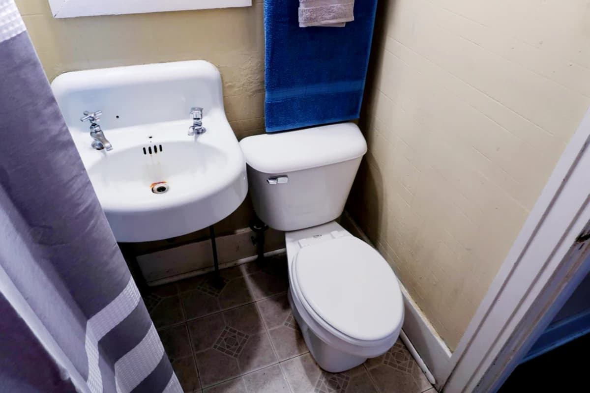 2Bedrooms, 1Bathrooms