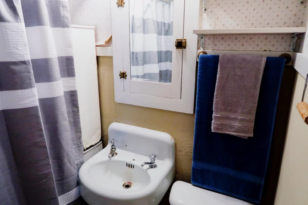 2Bedrooms, 1Bathrooms