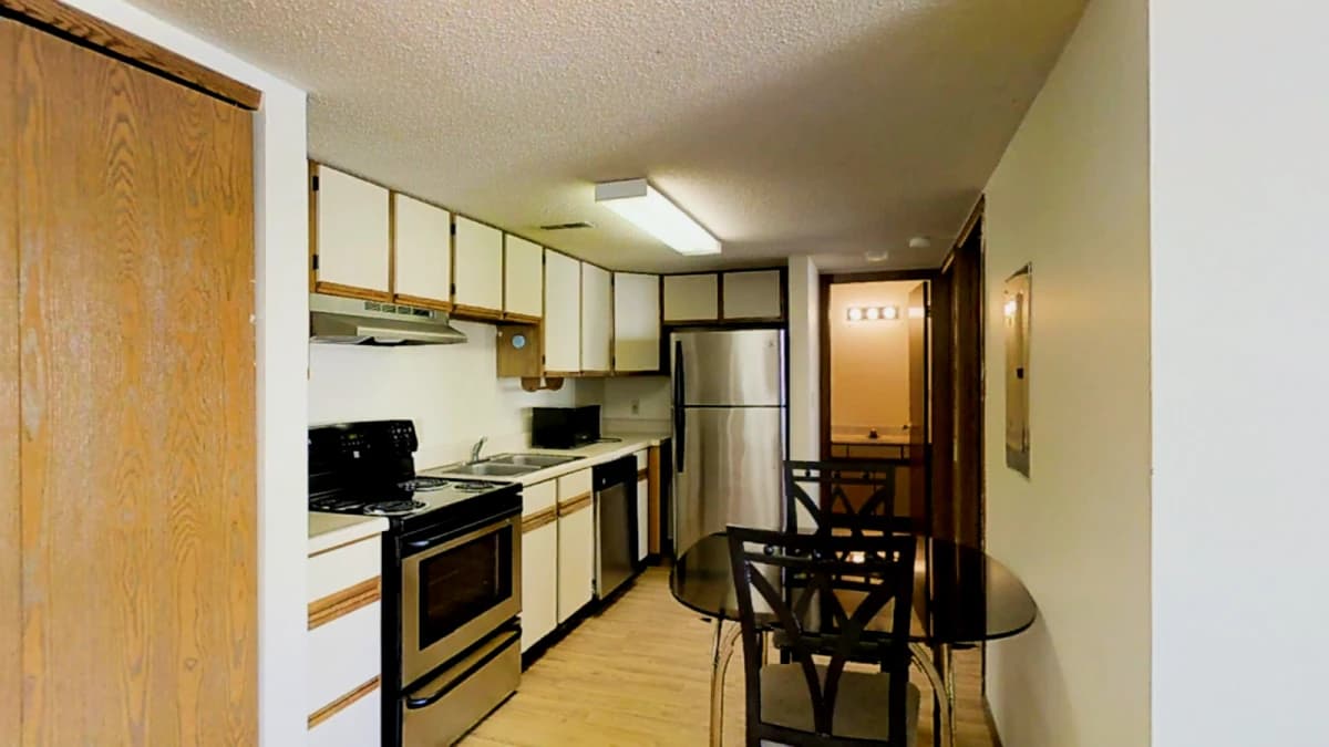 2Bedrooms, 1Bathrooms