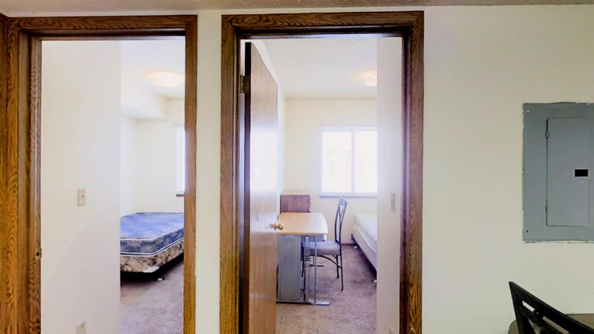 2Bedrooms, 1Bathrooms