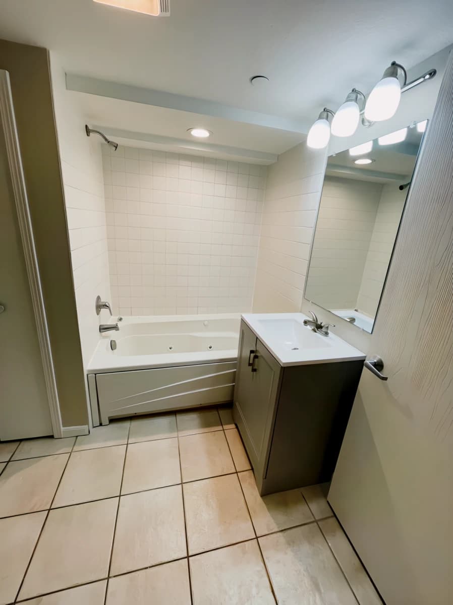 806 S Third, Champaign, IL 61820 image 2