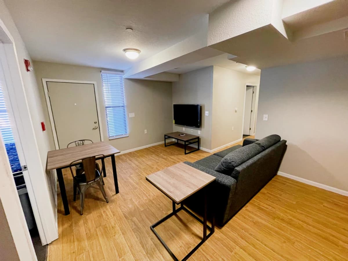 806 S Third, Champaign, IL 61820 image