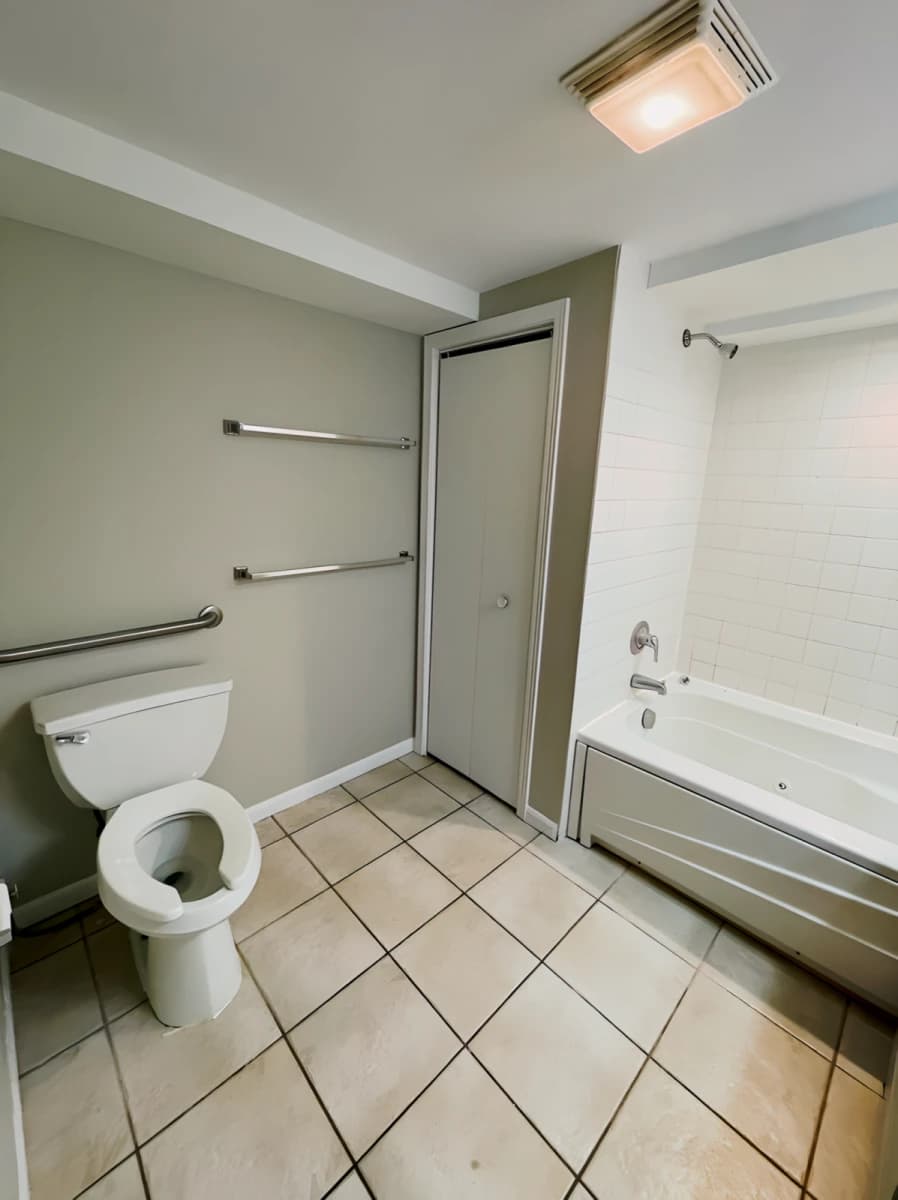806 S Third, Champaign, IL 61820 image