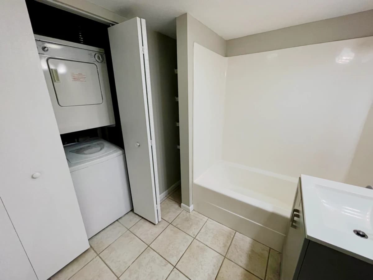 806 S Third, Champaign, IL 61820 image