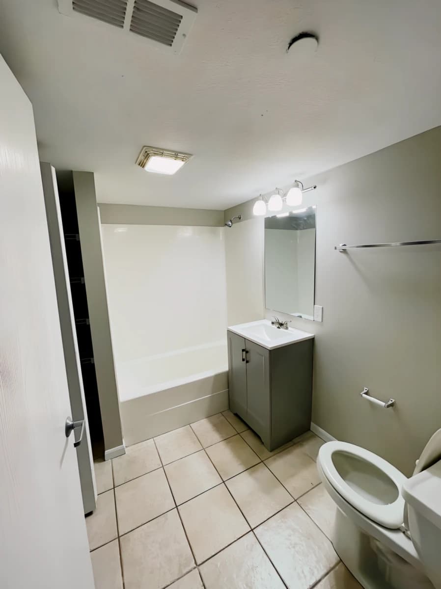 806 S Third, Champaign, IL 61820 image