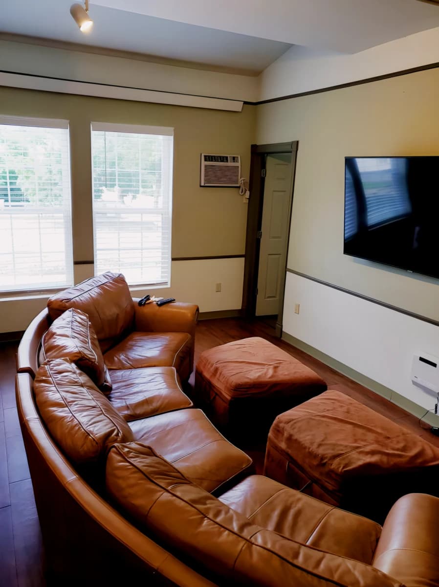 4Bedrooms, 2Bathrooms