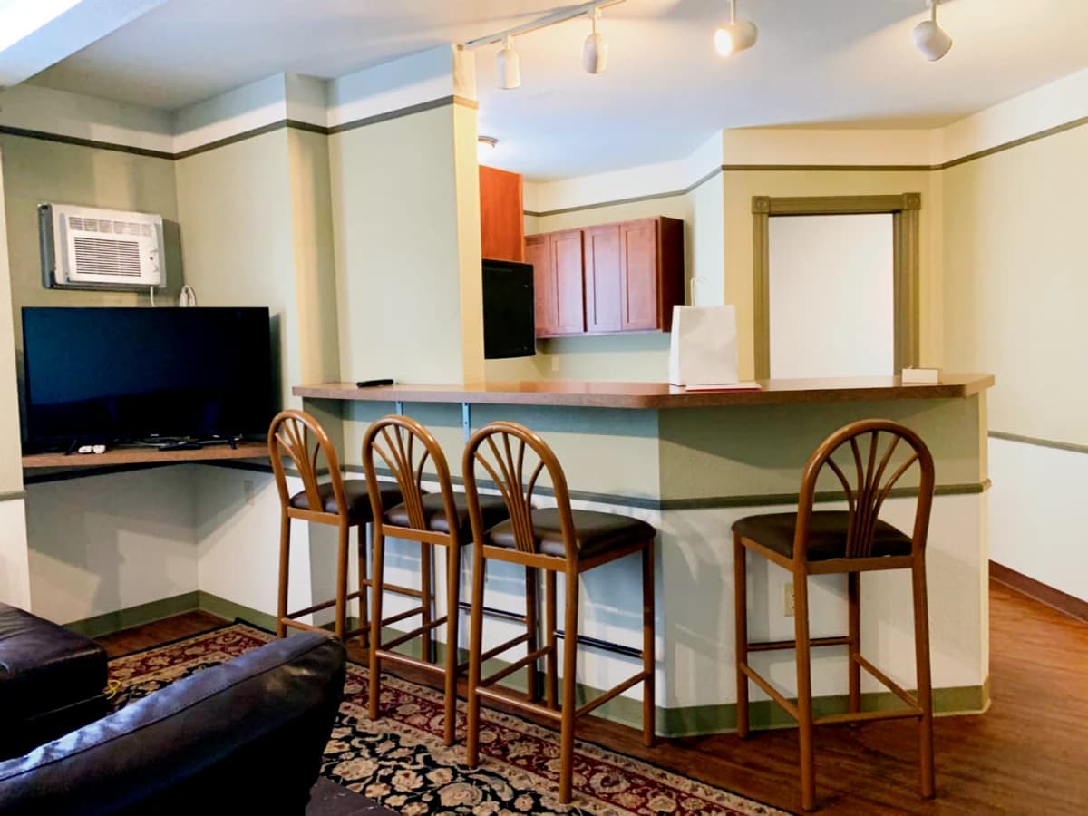 3Bedrooms, 2Bathrooms