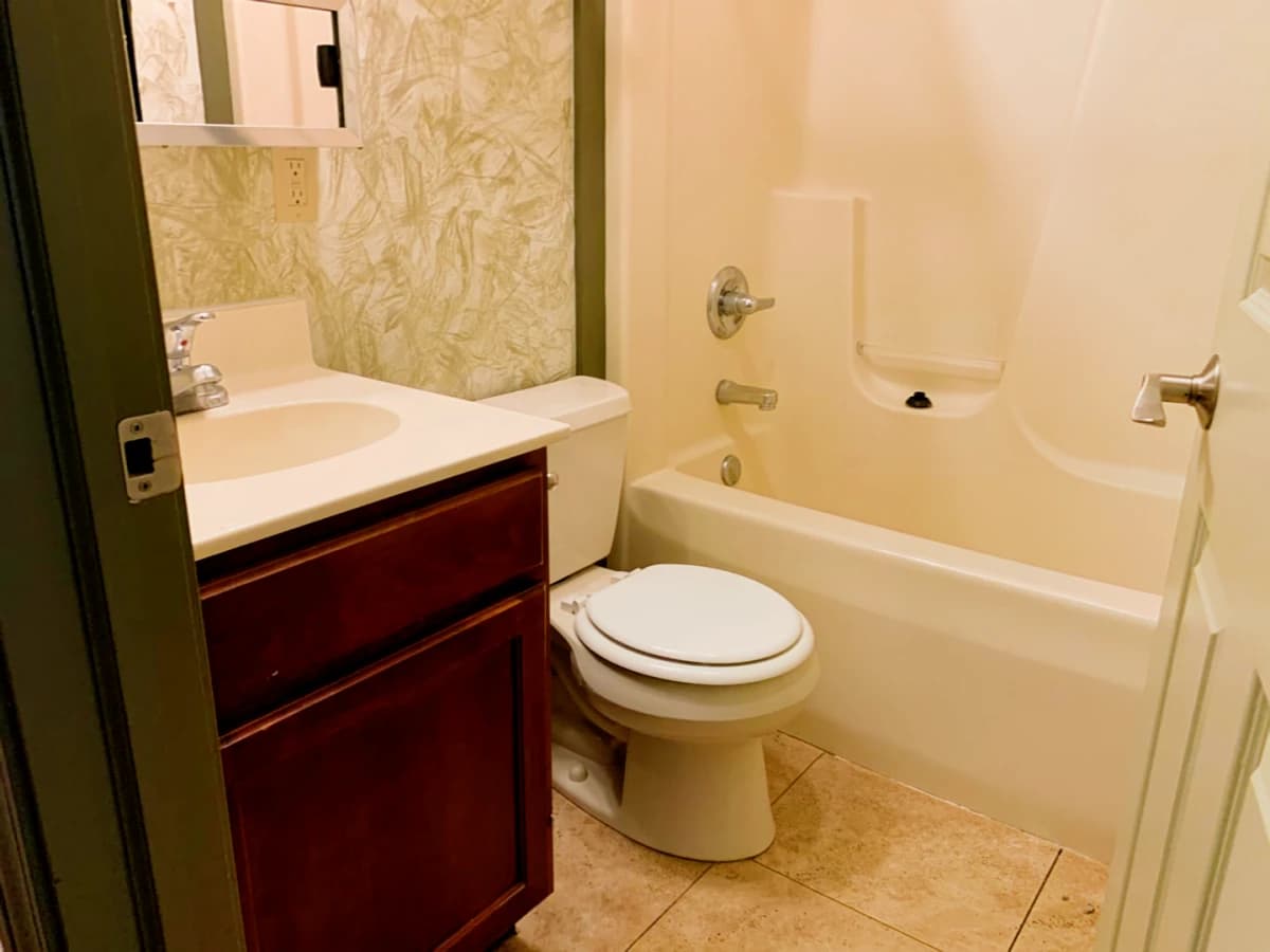 3Bedrooms, 2Bathrooms