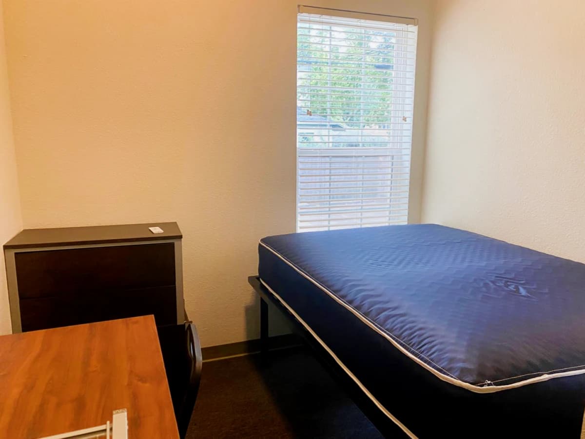 4Bedrooms, 2Bathrooms