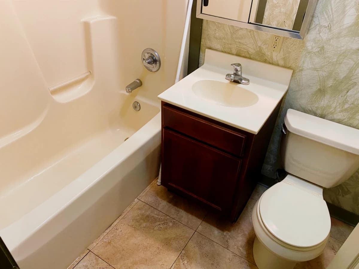 4Bedrooms, 2Bathrooms