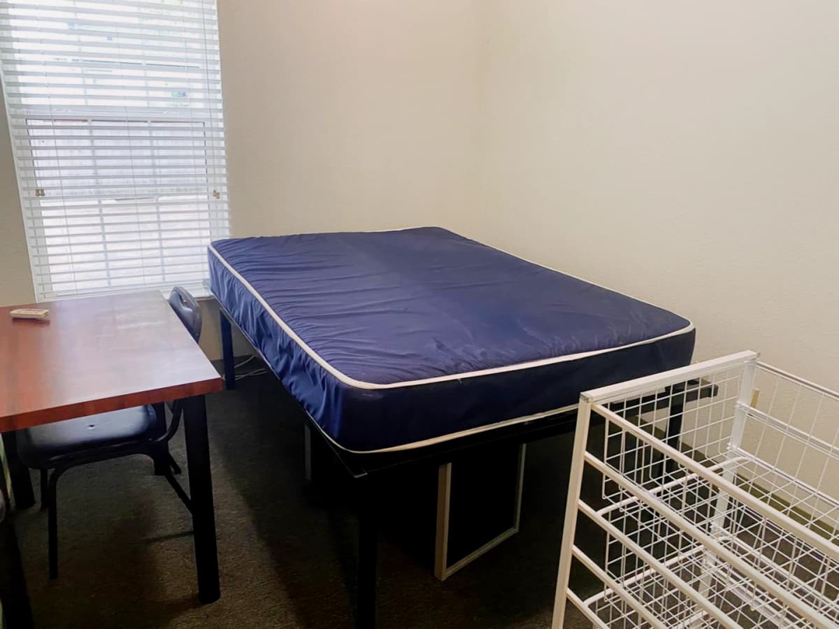 4Bedrooms, 2Bathrooms