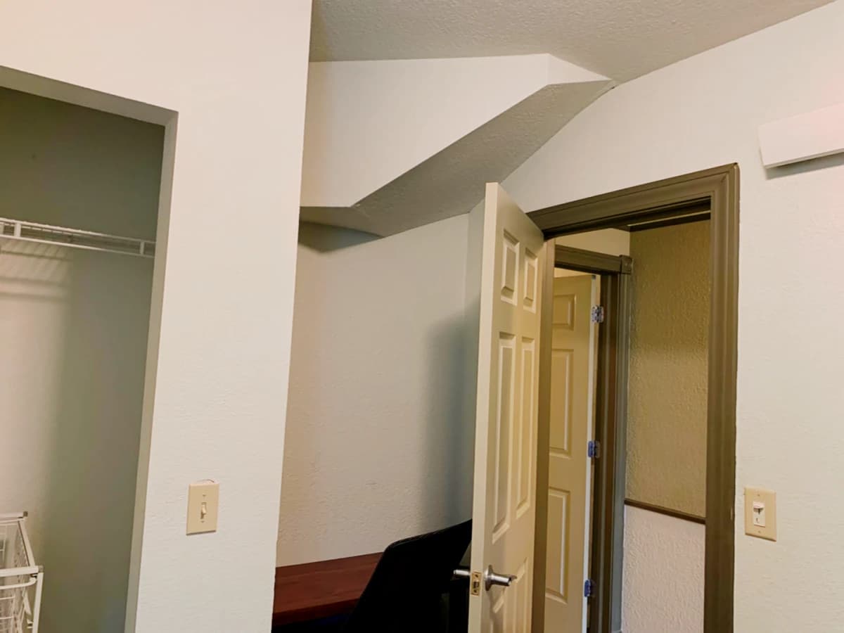 3Bedrooms, 2Bathrooms