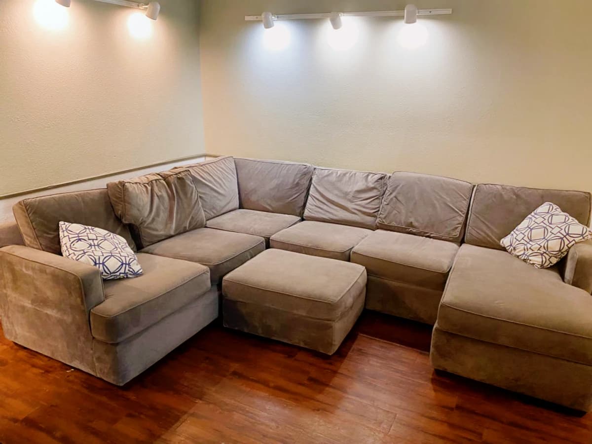 4Bedrooms, 2Bathrooms