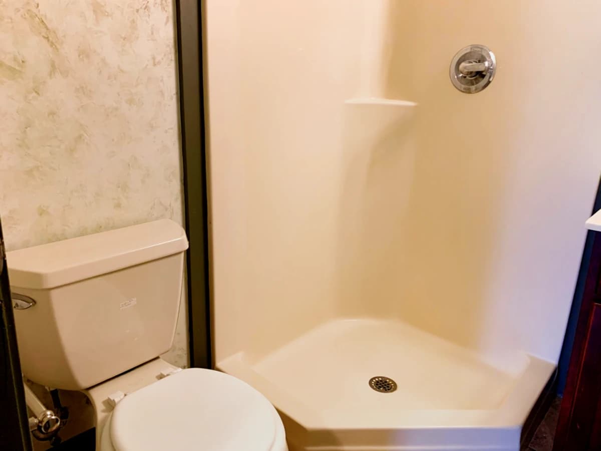 3Bedrooms, 2Bathrooms