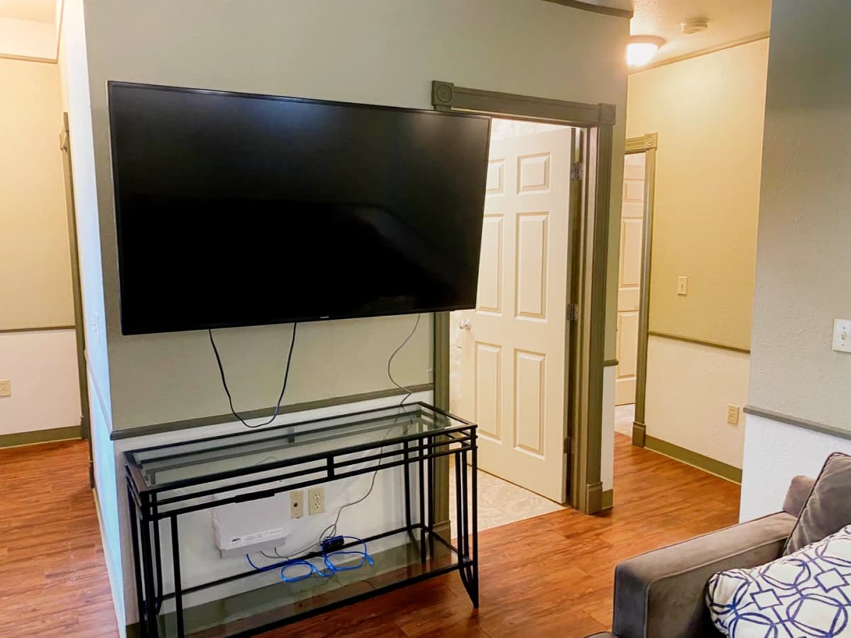 4Bedrooms, 2Bathrooms