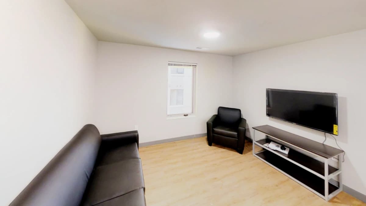 615 S Wright, Champaign, IL 61820 image
