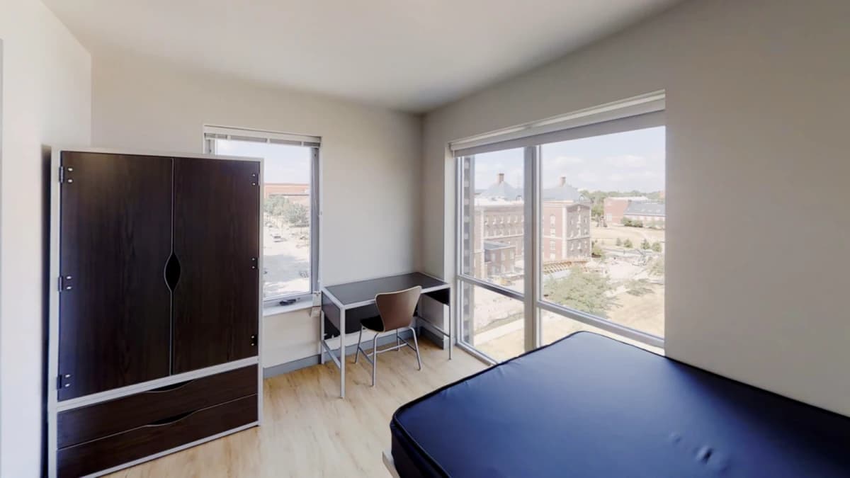615 S Wright, Champaign, IL 61820 image