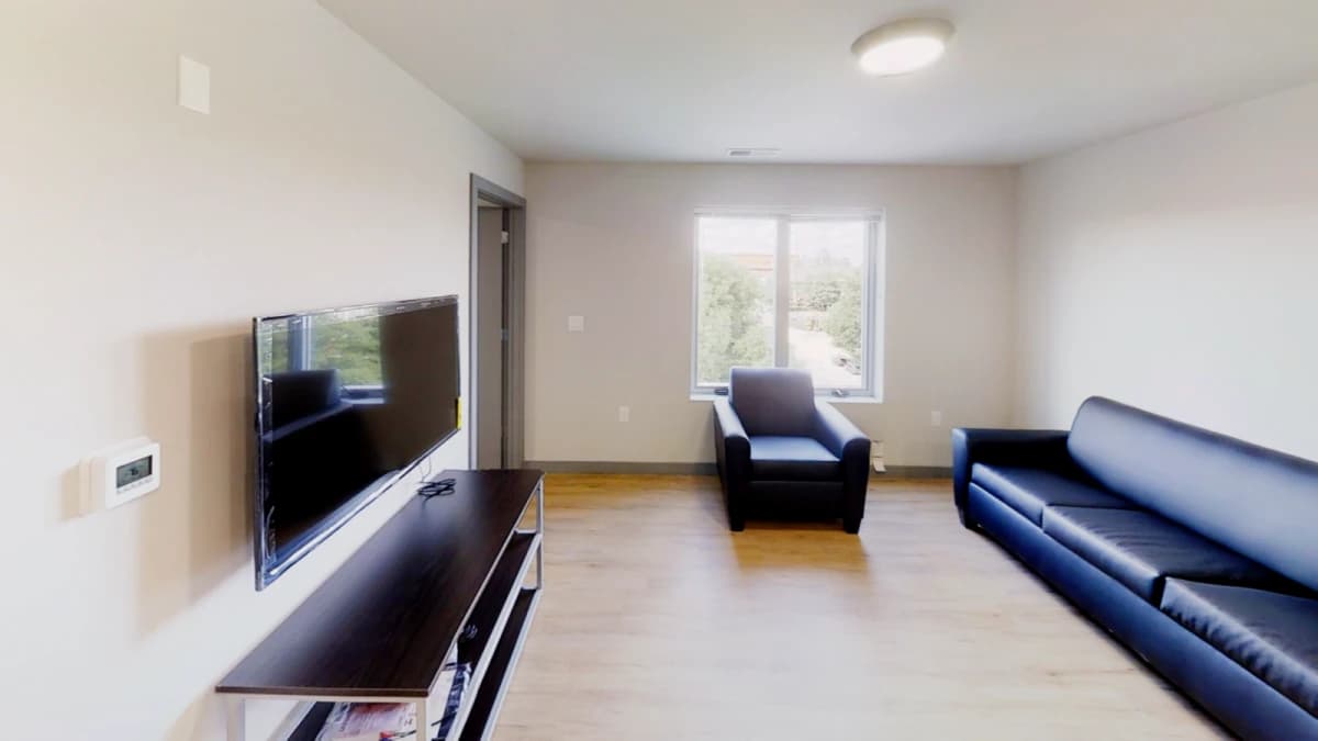 615 S Wright, Champaign, IL 61820 image