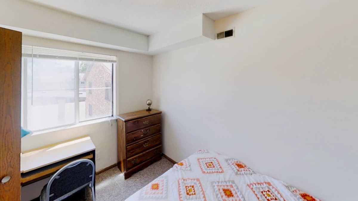 4Bedrooms, 2Bathrooms