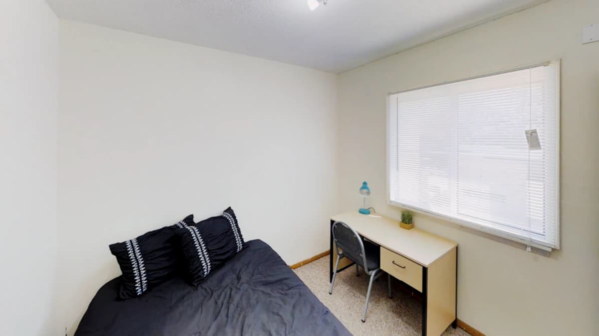 4Bedrooms, 2Bathrooms