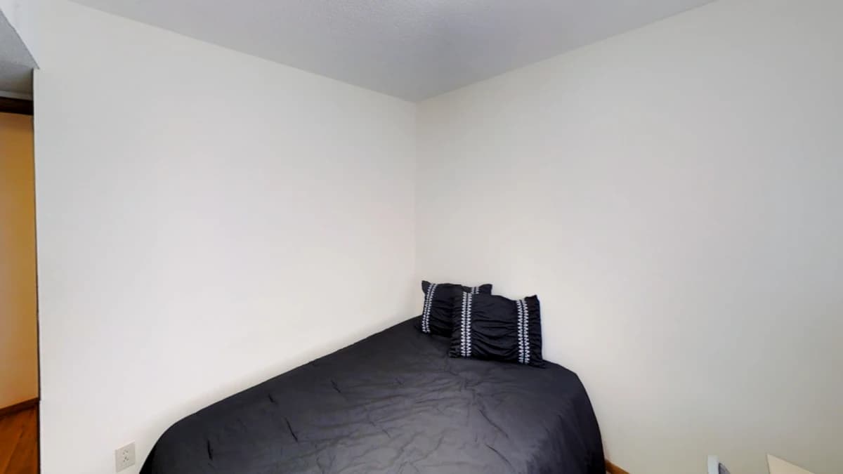 4Bedrooms, 2Bathrooms