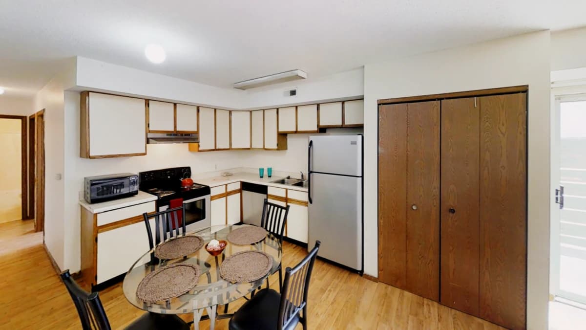 4Bedrooms, 2Bathrooms