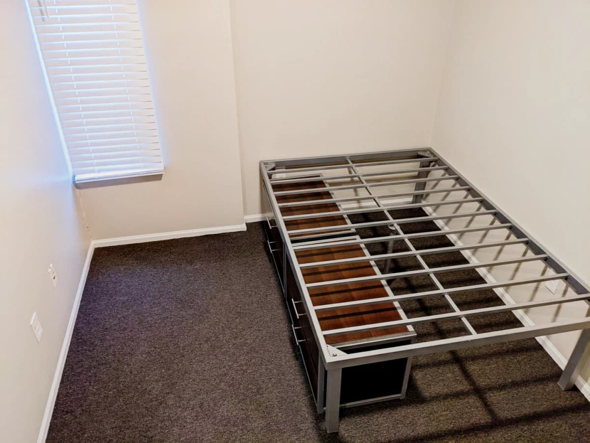 2Bedrooms, 1Bathrooms
