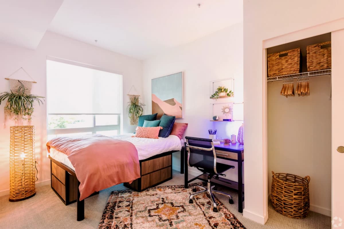 5 Bed 5 Bath E1