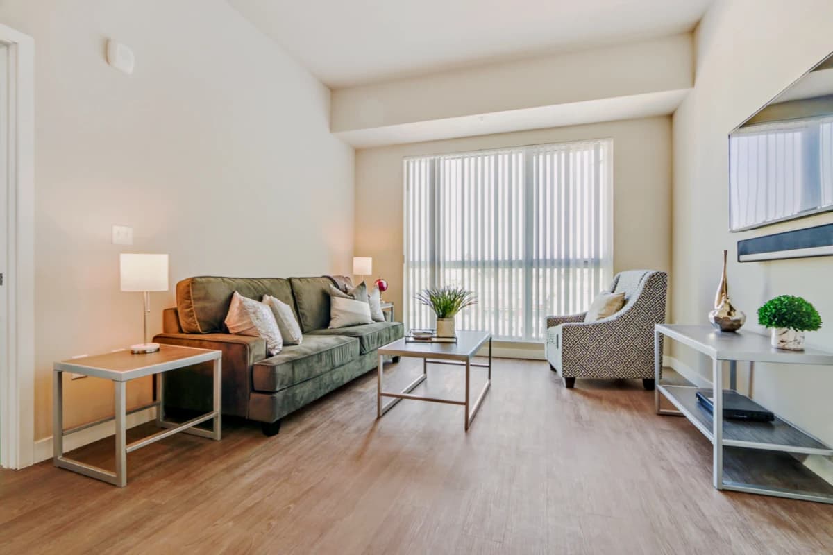 USC Student Housing: Heritage 1275 image 4