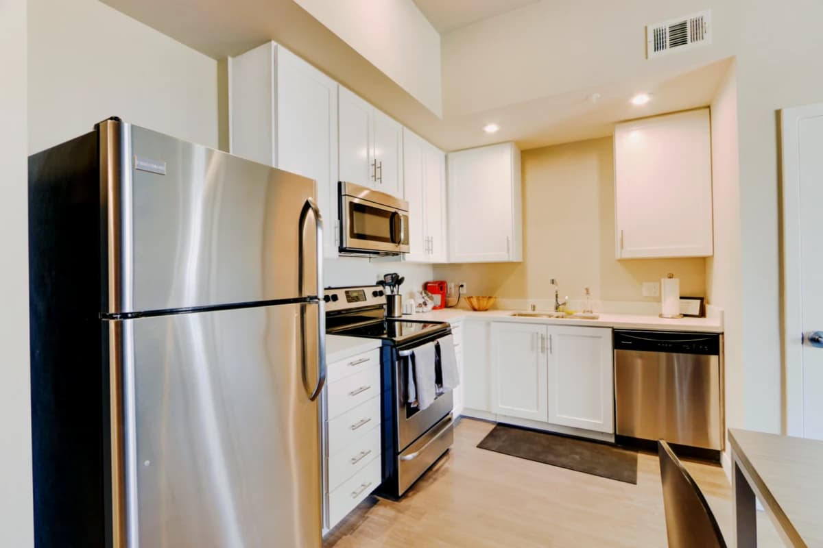 USC Student Housing: Heritage 1275 image 3