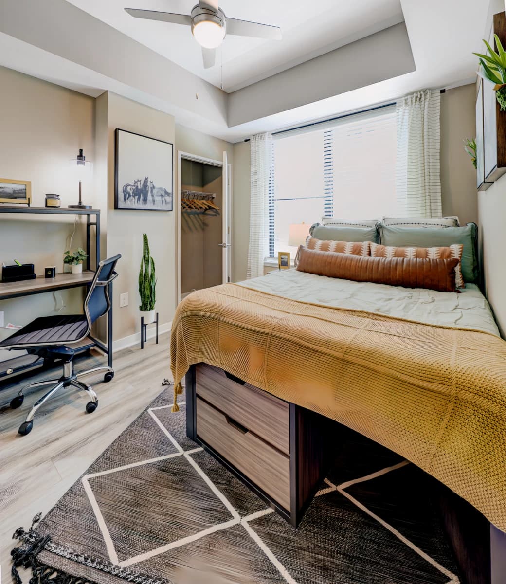 5 Bed 5 Bath E2