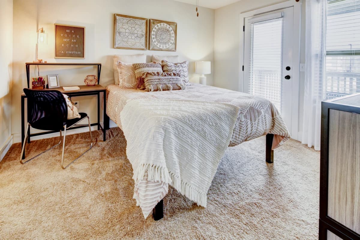 4 Bed 4 Bath Hickory