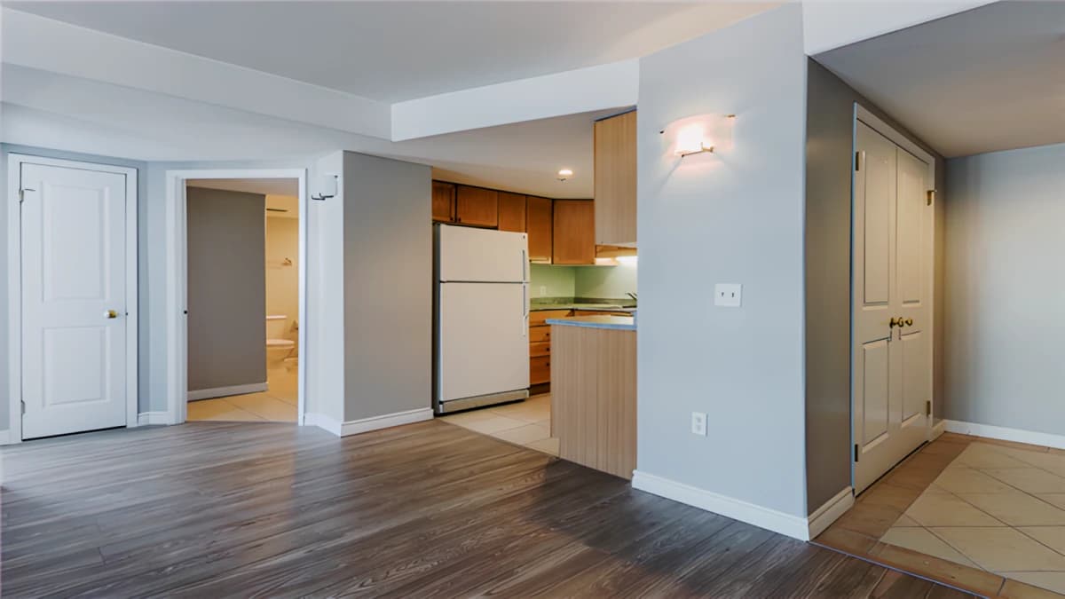 Peninsula Place image 4