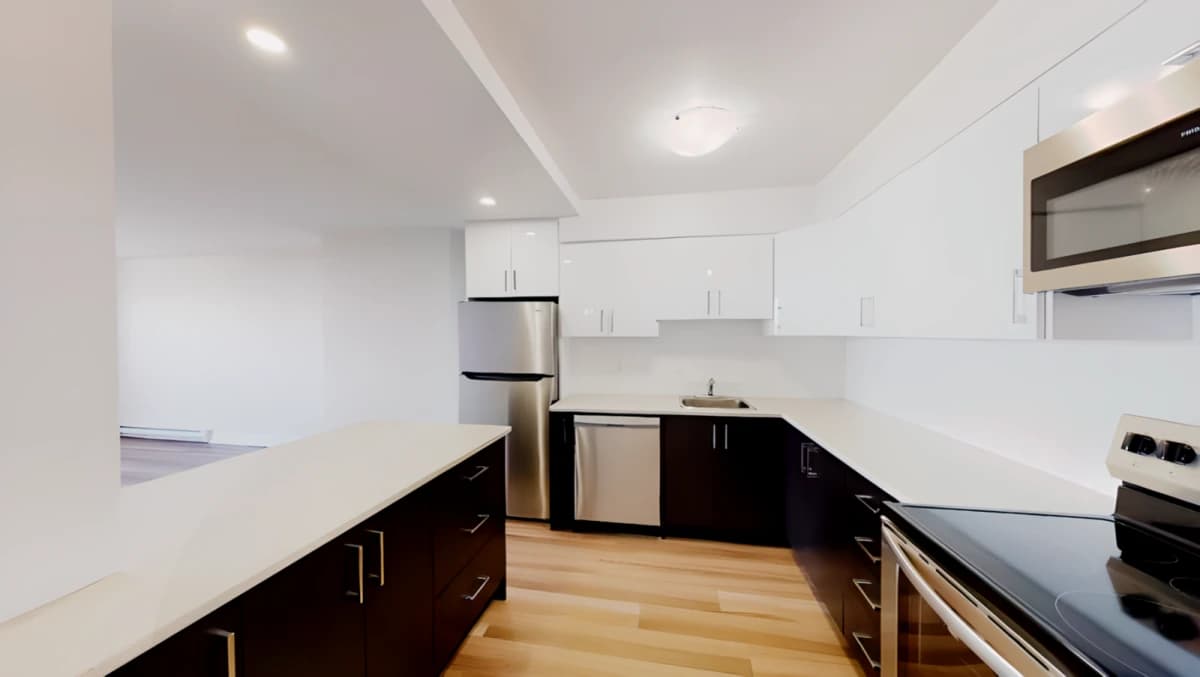158 Ontario image 4