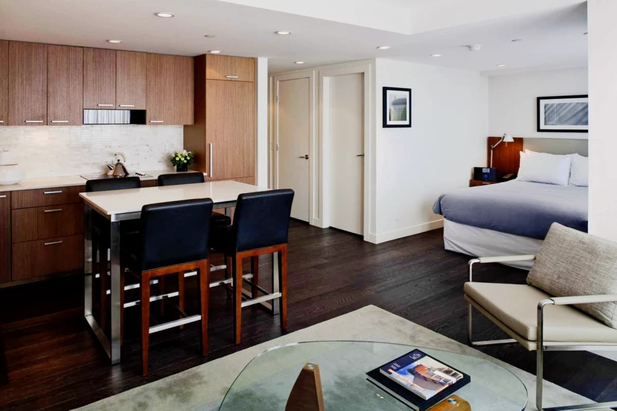 Level Hotels & Furnished Suites – Seymour image