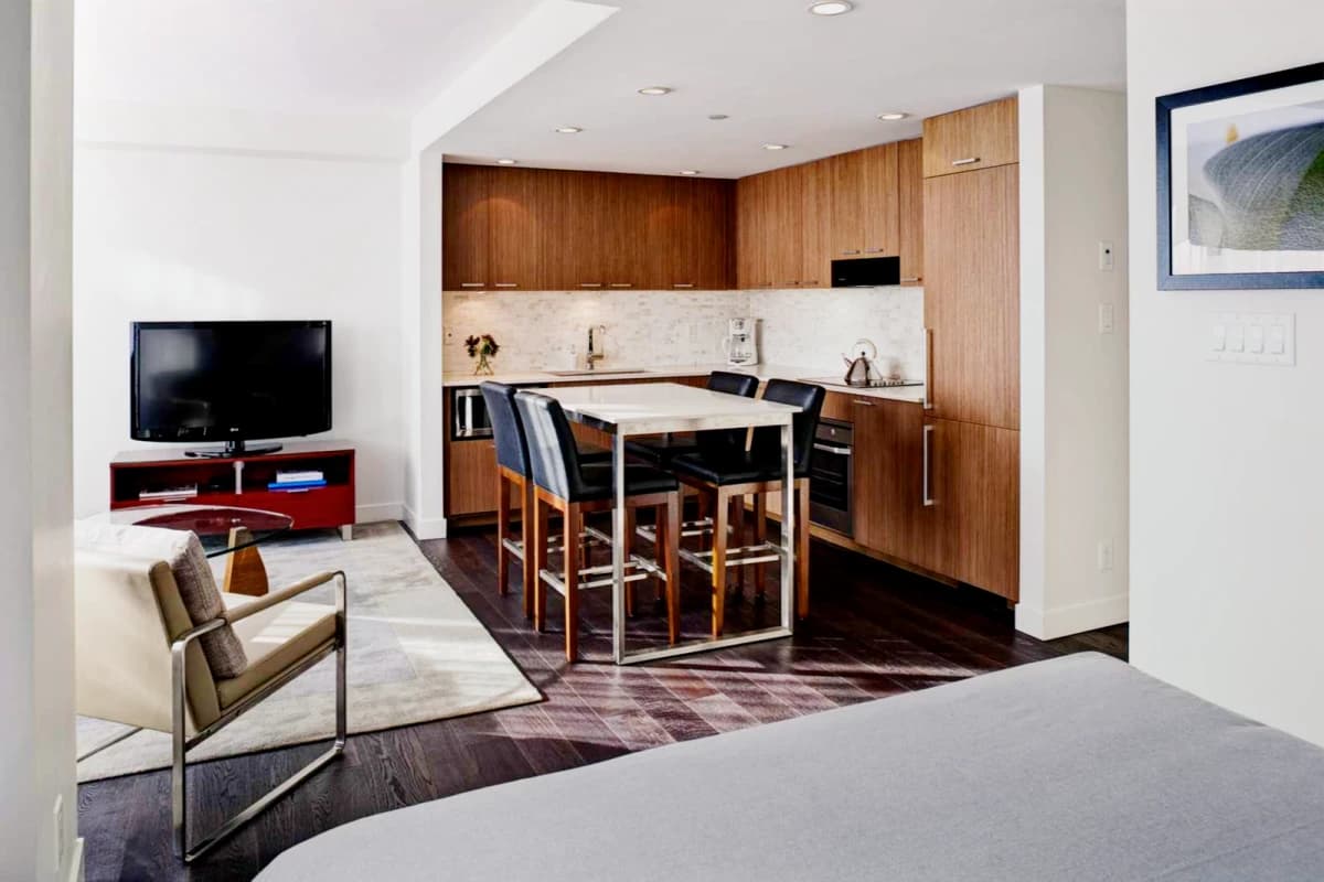 Level Hotels & Furnished Suites – Seymour image