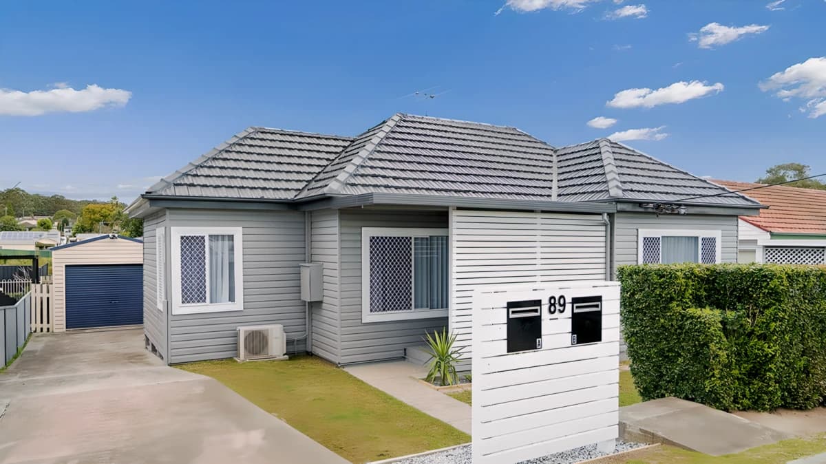 Entire Place·3B1B···89A Croudace Road, Elermore Vale