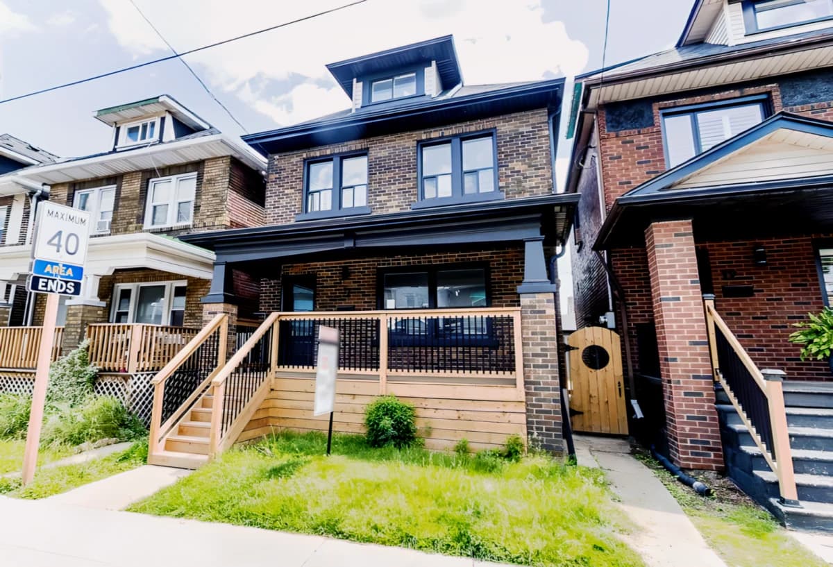Entire Place·4B2B···14 CHESTNUT AVE