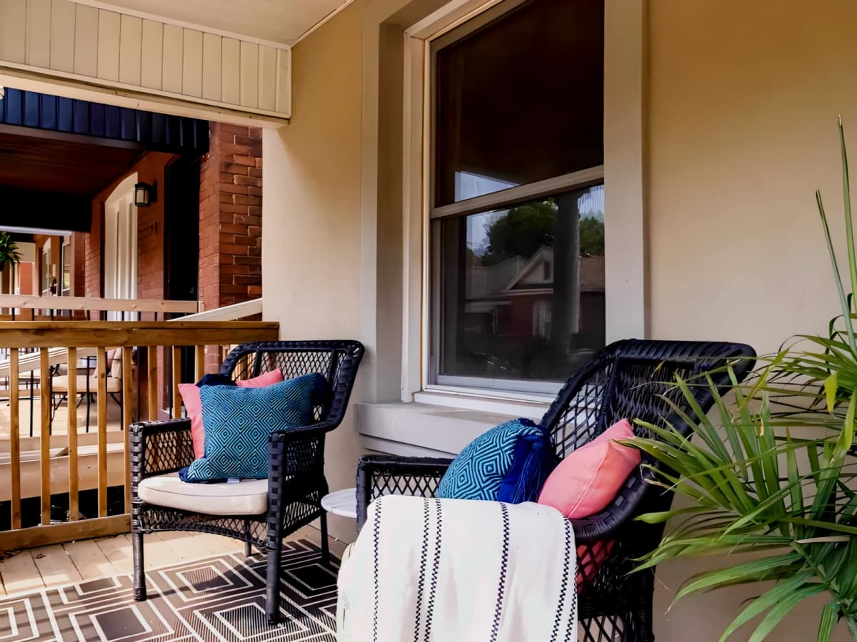 Entire Place·4B2B···62 CEDAR AVE