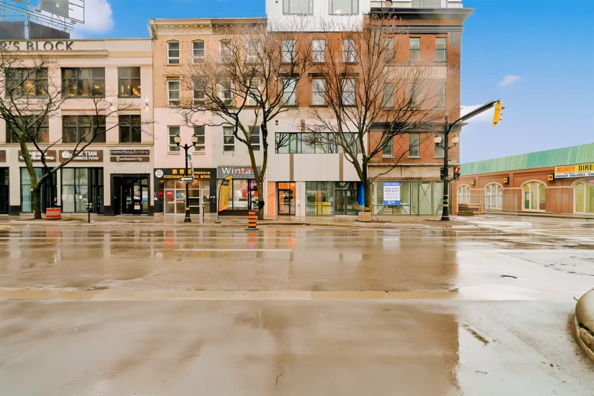 Gore Park Lofts (121 King Street image 2