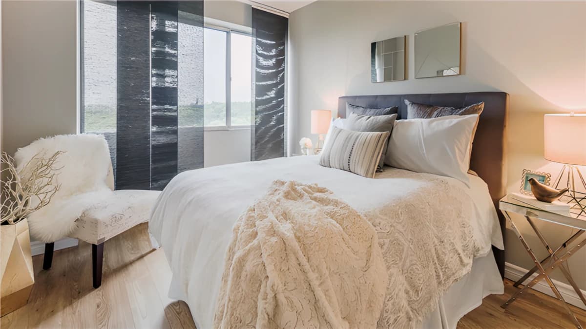 1 Bedroom+Den