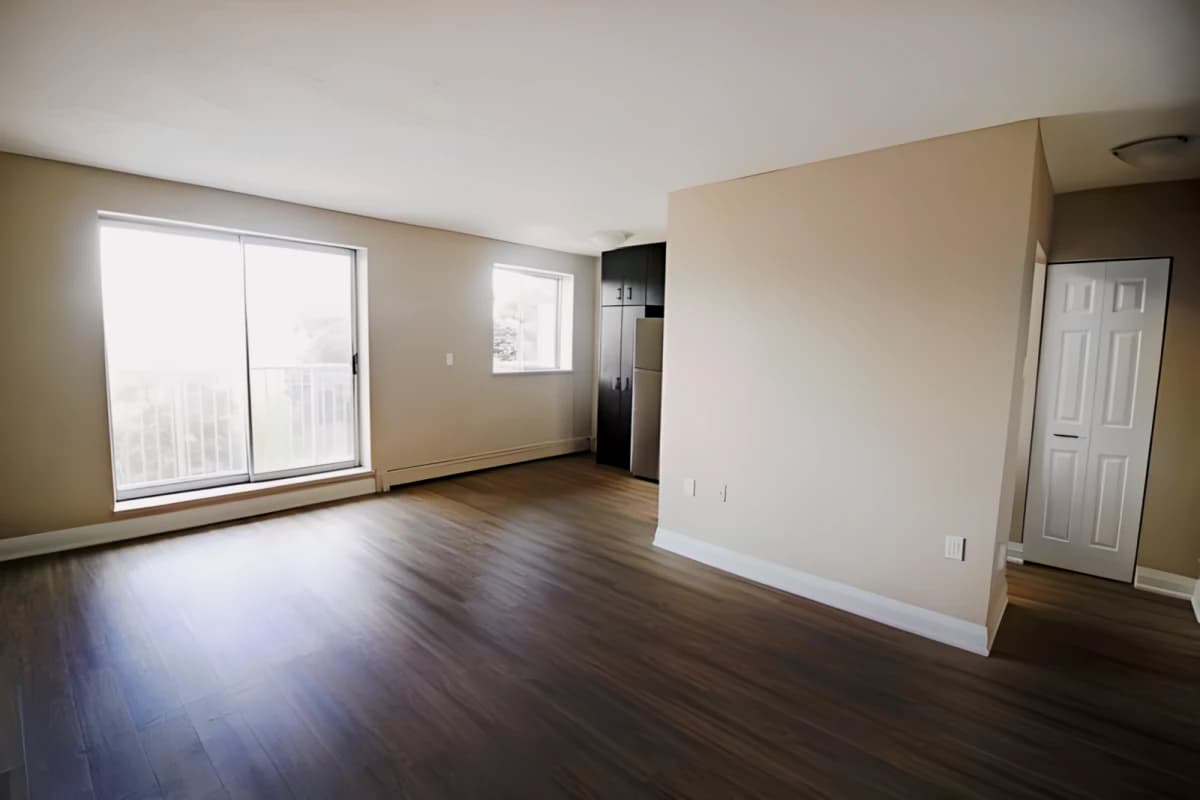 718 Lawrence image 4