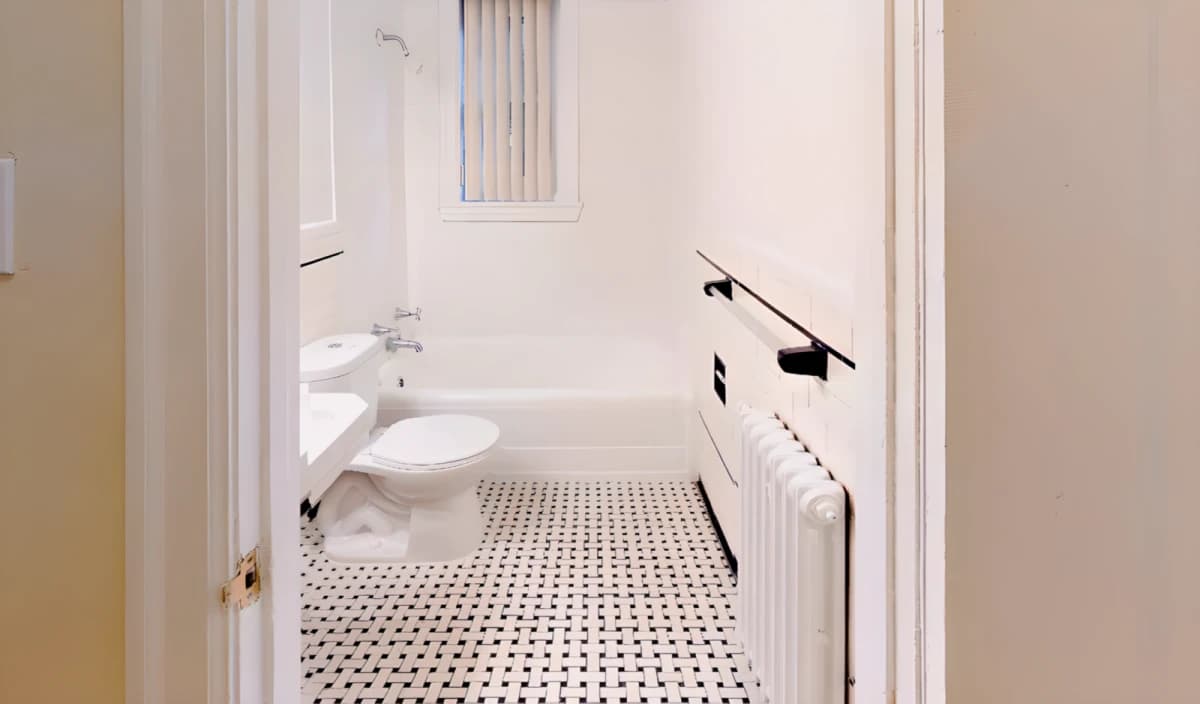 235 Charlotte image