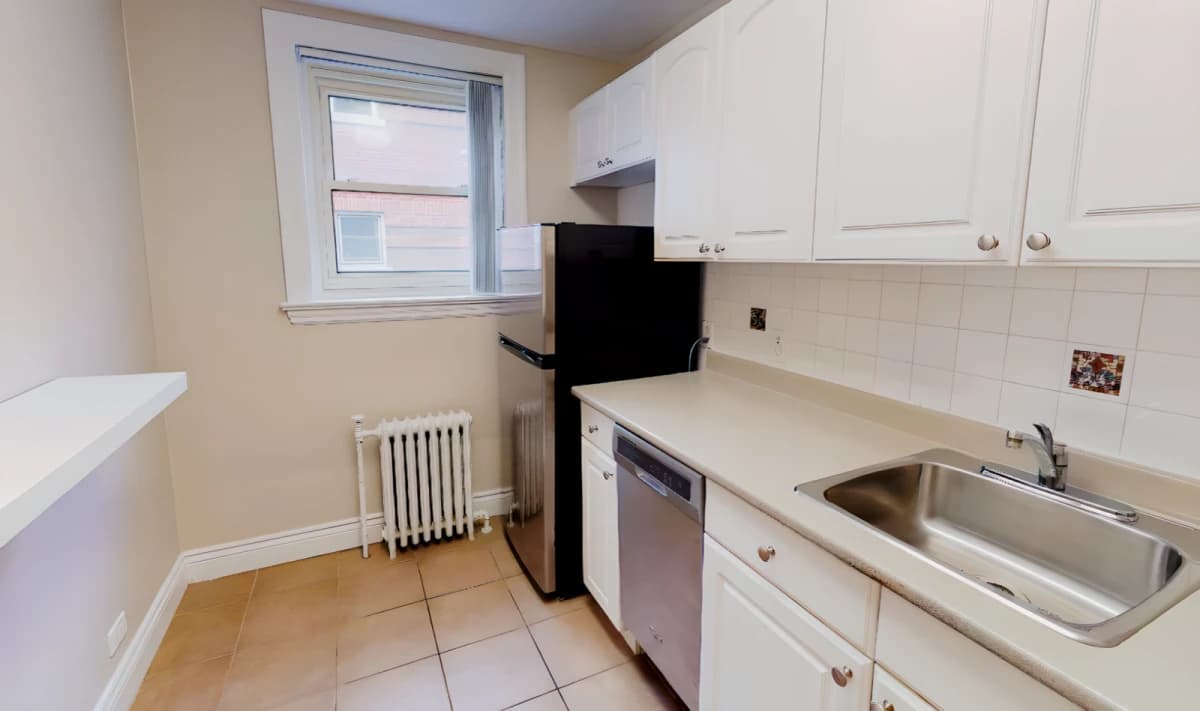 235 Charlotte image
