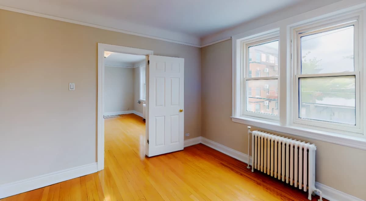 235 Charlotte image 5