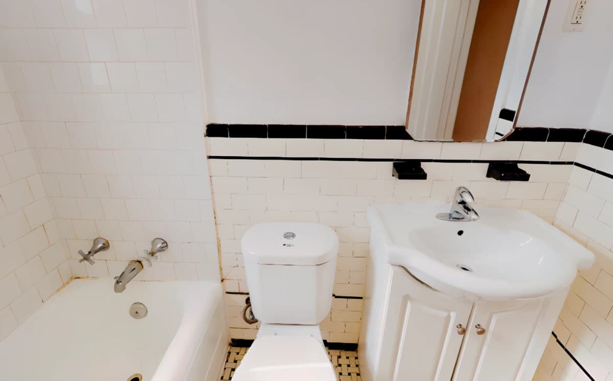 235 Charlotte image 2