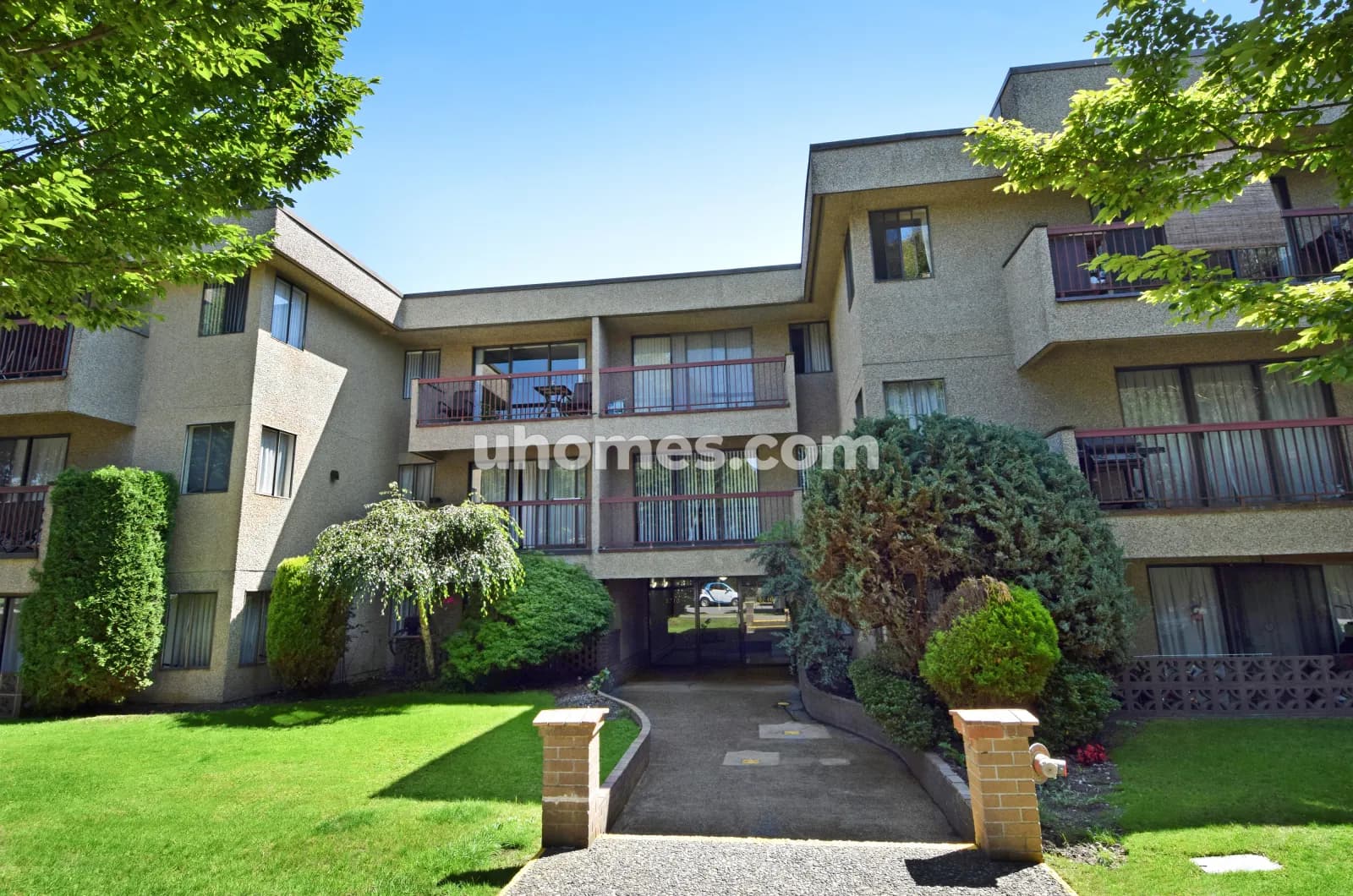 Arbutus Court