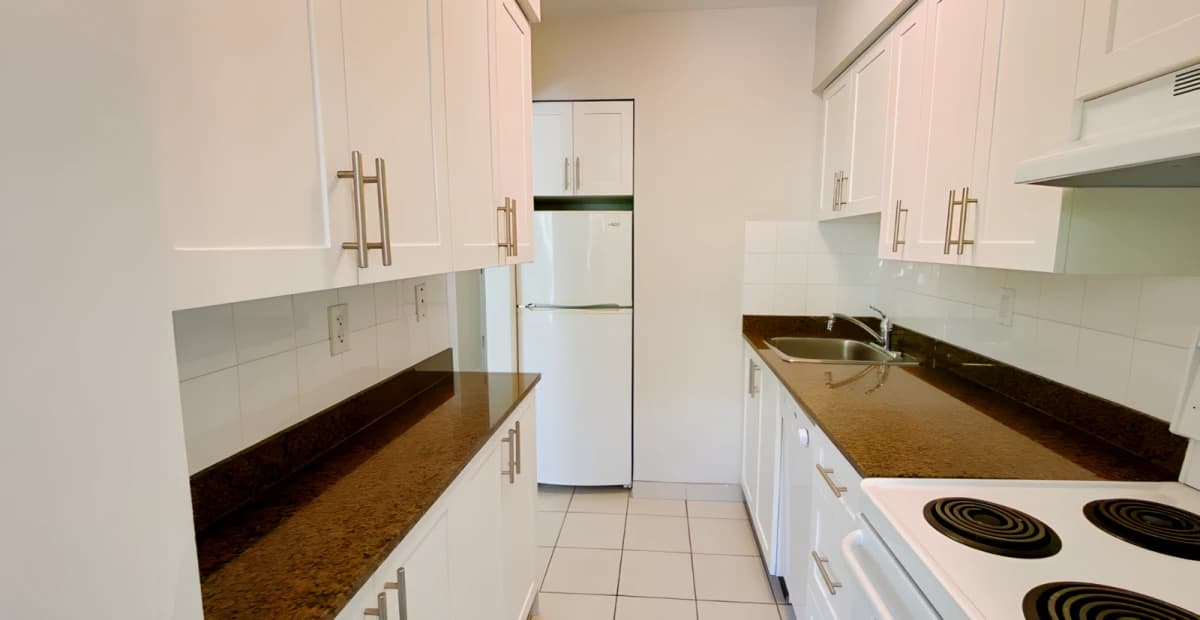 University Manor image 5